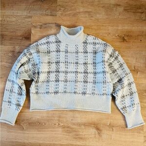 $3/15 Arizona Jean Company Cream Knit Sweater